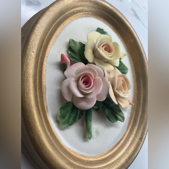 Vintage Capodimonte 3D Porcelain Flowers Gold Framed MCM Wall Plaques Italy - Picture 2 of 3
